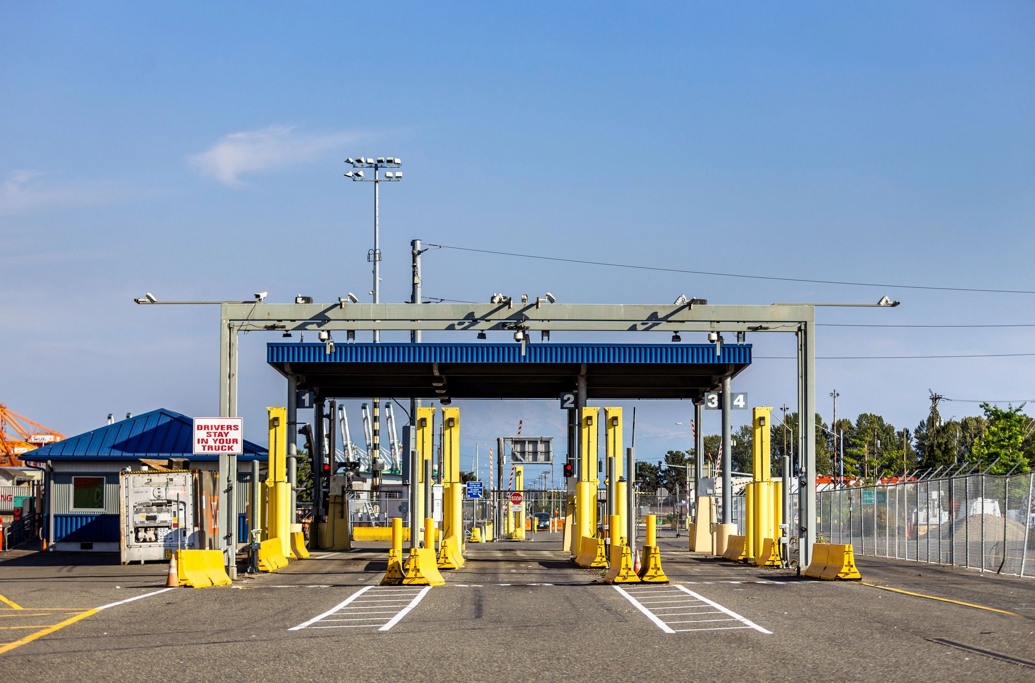 Container terminal gateway for cargo trucks